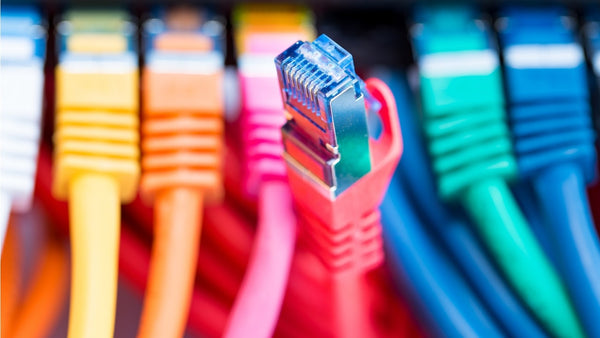 Што всушност значат боите на ethernet каблите во нашите домови?